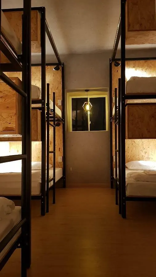 White House Hostel Nha Trang 2*,